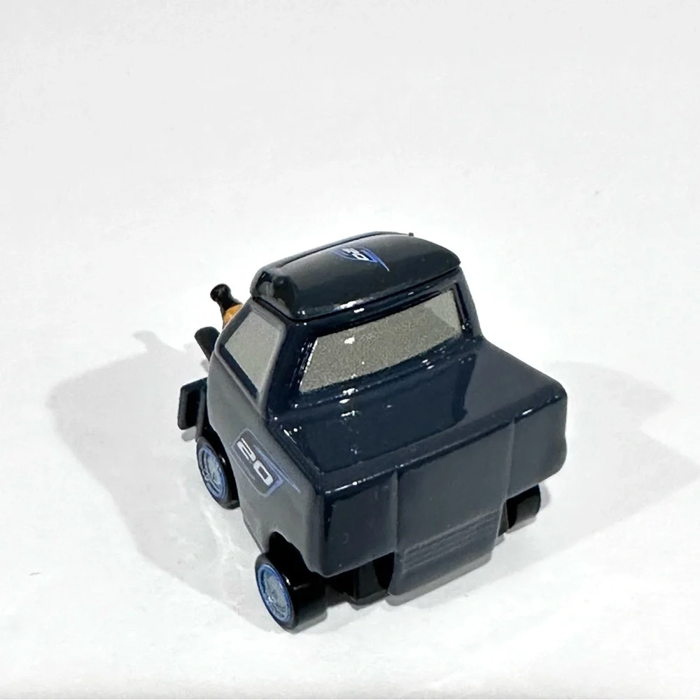 Disney Cars 3 Laura Spinwell Jackson Storm’s Pitty Die-cast